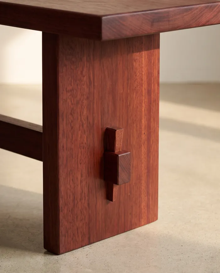 Denham: one stretcher, through both ends, locked with a wedge.