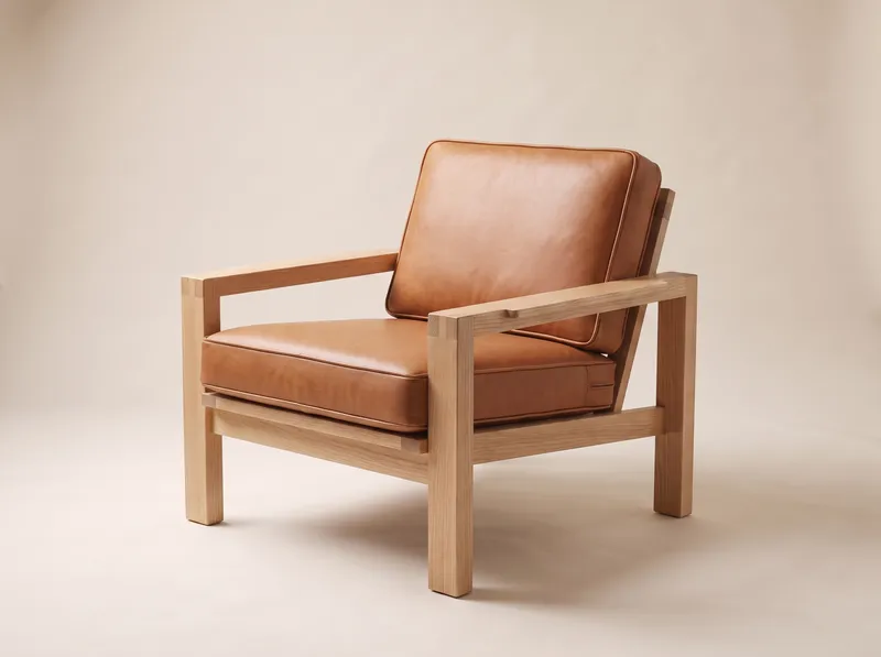 Leeuwin lounge chair: oak and leather