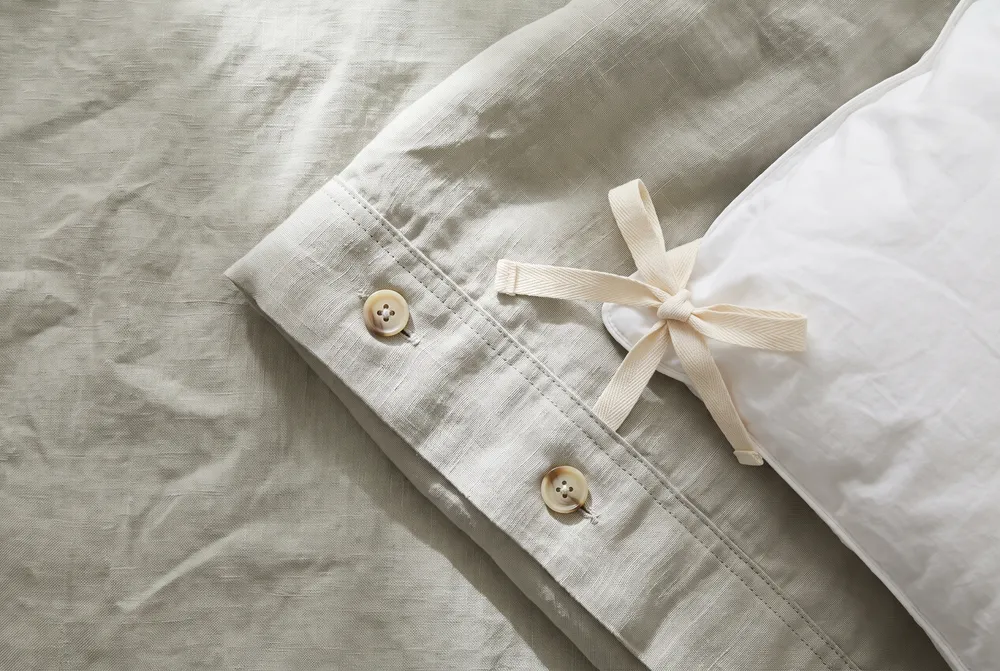 Linen duvet cover: the weave and ties
