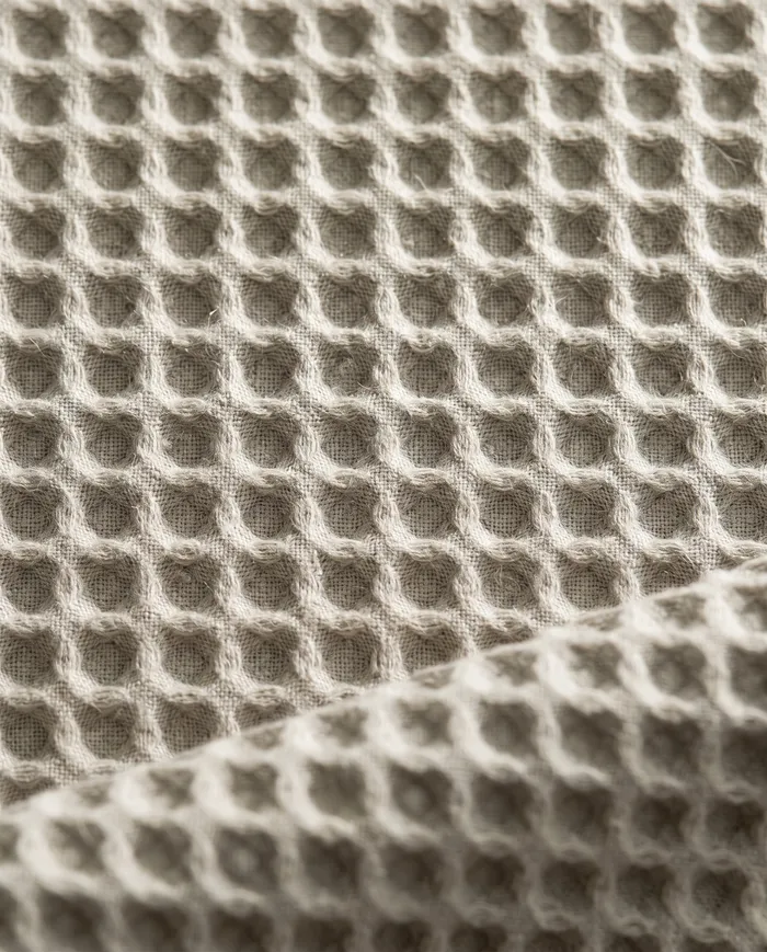 Linen waffle blanket: square waffle cells, 1.2 cm across