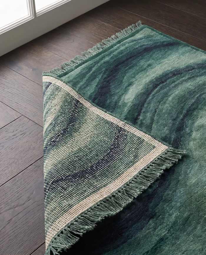 Kelp rug: the knotted back